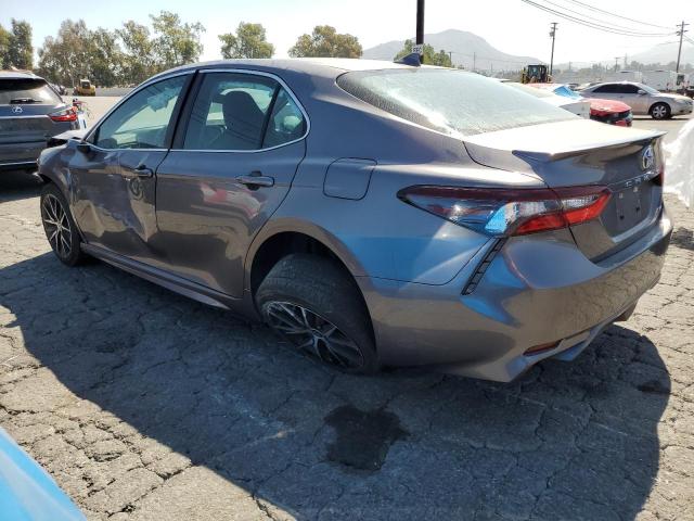 4T1G11AK2NU706965 - 2022 TOYOTA CAMRY SE GRAY photo 2