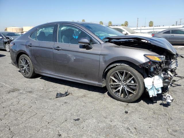 4T1G11AK2NU706965 - 2022 TOYOTA CAMRY SE GRAY photo 4