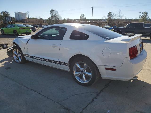 1ZVHT82HX95127315 - 2009 FORD MUSTANG GT WHITE photo 2