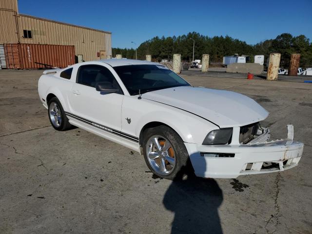 1ZVHT82HX95127315 - 2009 FORD MUSTANG GT WHITE photo 4