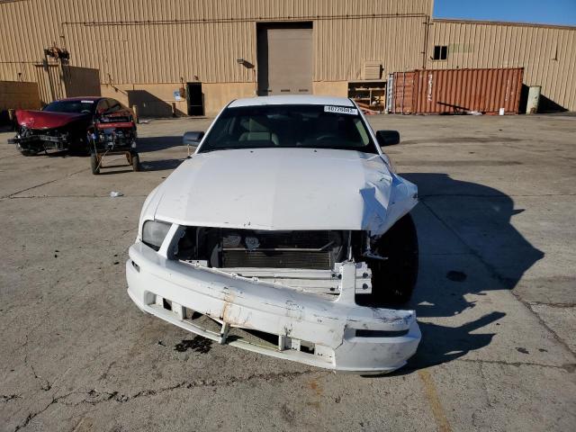 1ZVHT82HX95127315 - 2009 FORD MUSTANG GT WHITE photo 5