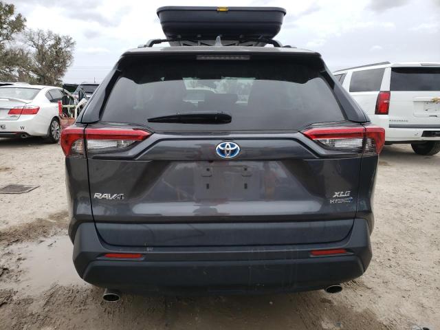 2T3RWRFVXLW090741 - 2020 TOYOTA RAV4 XLE GRAY photo 6