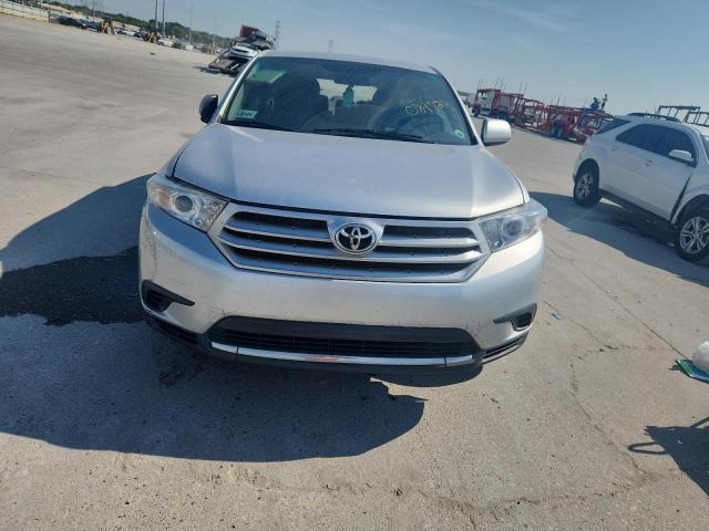 5TDZK3EH8DS089823 - 2013 TOYOTA HIGHLANDER BASE GRAY photo 5