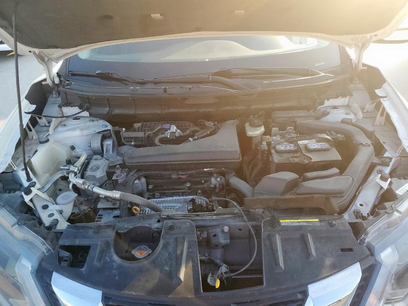 5N1AT2MT8JC816106 - 2018 NISSAN ROGUE S 白色 照片 12