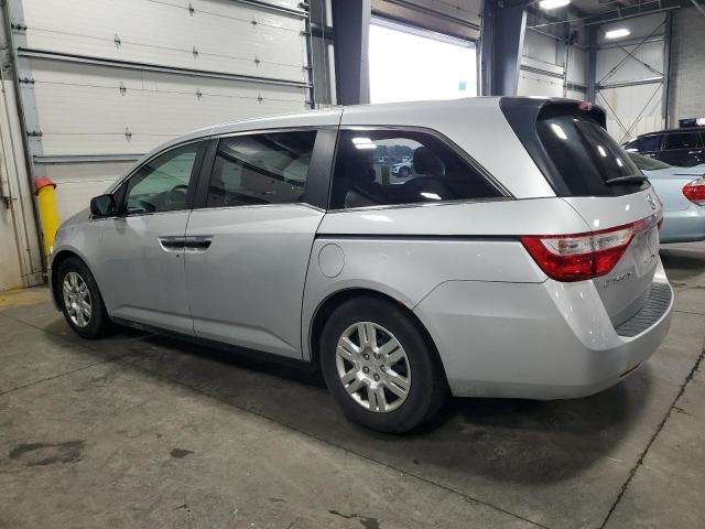 5FNRL5H26DB091882 - 2013 HONDA ODYSSEY LX ვერცხლისფერი ფოტო 2