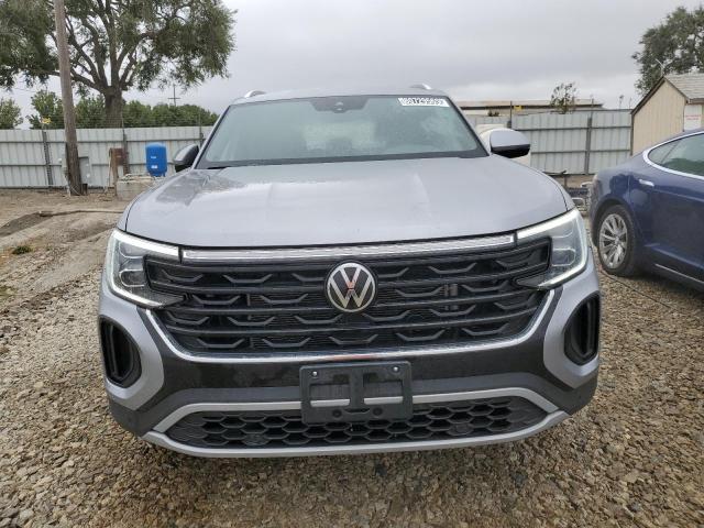 1V2HE2CA2SC200799 - 2025 VOLKSWAGEN ATLAS CROS SE Szary zdjęcie 5