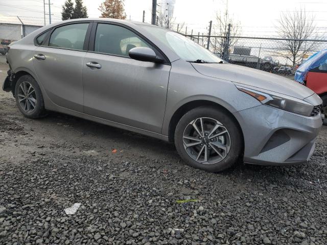 3KPF24ADXPE543869 - 2023 KIA FORTE LX GRAY photo 4