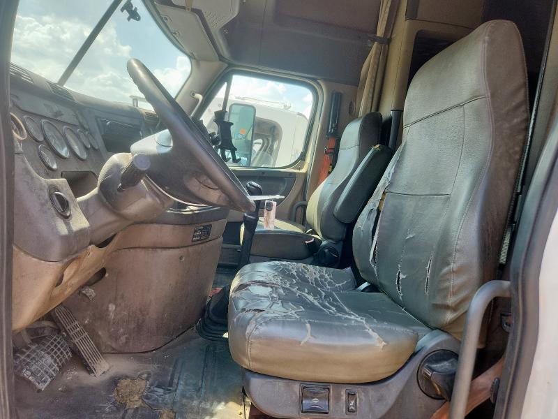 1FUJGLDR8CSBE3286 - 2012 FREIGHTLINER CASCADIA 1 Սպիտակ լուսանկար 5