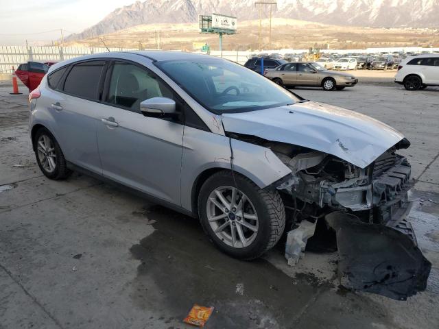 1FADP3K22GL239335 - 2016 FORD FOCUS SE SILVER photo 4