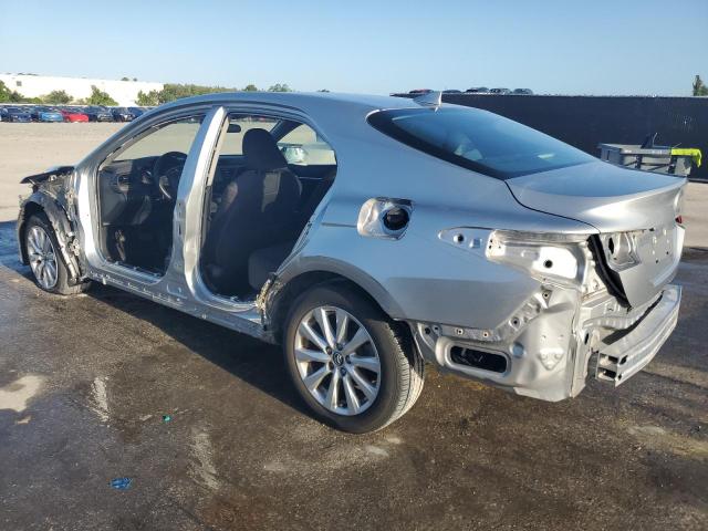 4T1C11AK9LU313153 - 2020 TOYOTA CAMRY LE SILVER photo 2