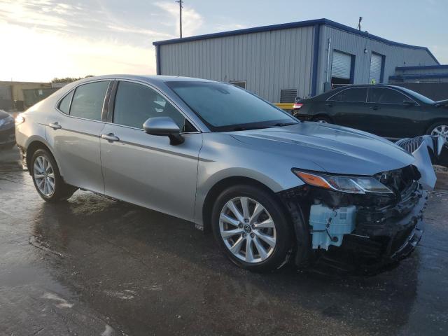 4T1C11AK9LU313153 - 2020 TOYOTA CAMRY LE SILVER photo 4