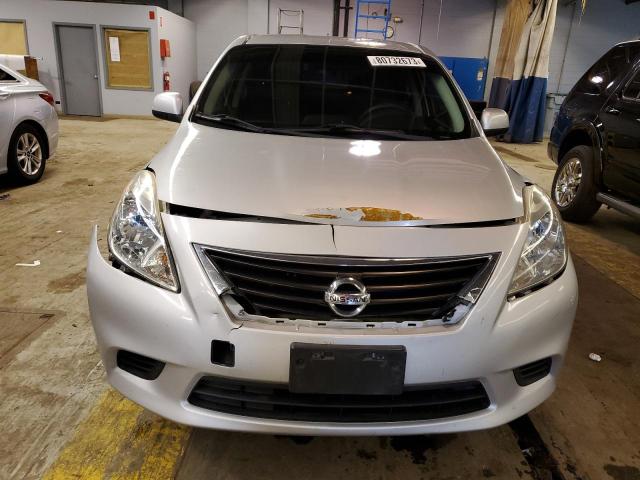 3N1CN7AP0DL879109 - 2013 NISSAN VERSA S SILVER photo 5