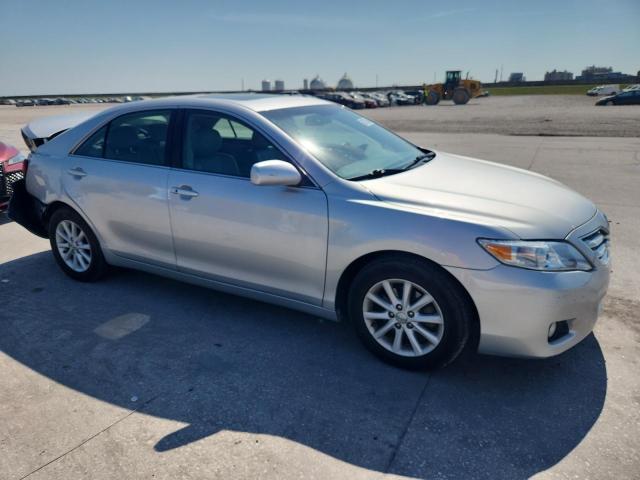 4T4BF3EK3BR202296 - 2011 TOYOTA CAMRY BASE Сріблястий фото 4