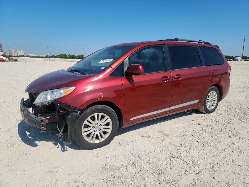 2013 TOYOTA SIENNA XLE, 