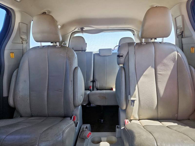 5TDYK3DC3DS362989 - 2013 TOYOTA SIENNA XLE 红色 照片 10