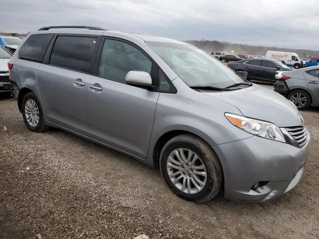 5TDYZ3DC8HS819121 - 2017 TOYOTA SIENNA XLE SILVER photo 4