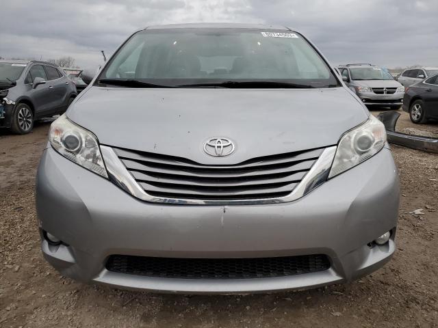 5TDYZ3DC8HS819121 - 2017 TOYOTA SIENNA XLE SILVER photo 5