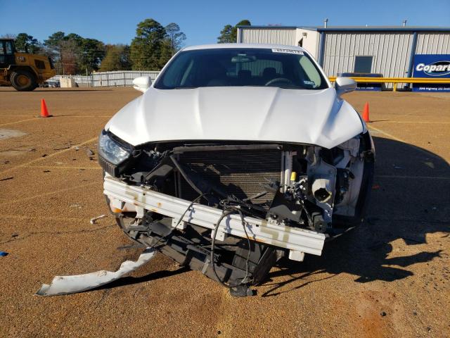 3FA6P0H71GR213725 - 2016 FORD FUSION SE WHITE photo 5