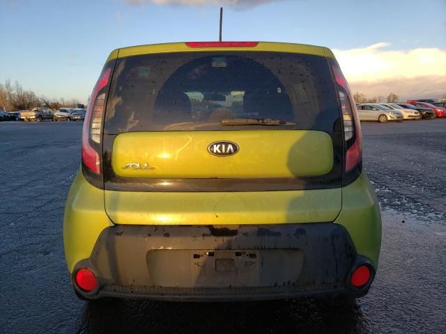 KNDJN2A26G7860634 - 2016 KIA SOUL GREEN photo 6