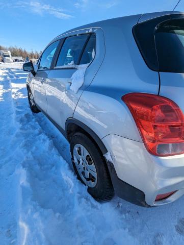 3GNCJKSB5HL132648 - 2017 CHEVROLET TRAX LS SILVER photo 2