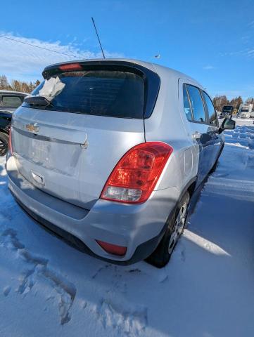 3GNCJKSB5HL132648 - 2017 CHEVROLET TRAX LS SILVER photo 6