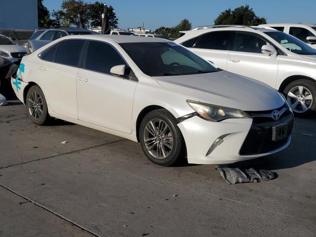 4T1BF1FK0GU195571 - 2016 TOYOTA CAMRY LE WHITE photo 4