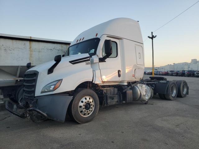 3AKJHHDR8RSUZ4234 - 2024 FREIGHTLINER CASCADIA 1 WHITE photo 2