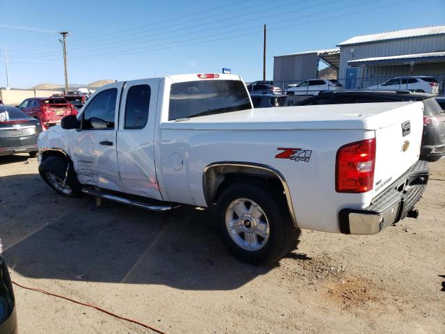 1GCRKSE35BZ431030 - 2011 CHEVROLET SILVERADO K1500 LT WHITE photo 2