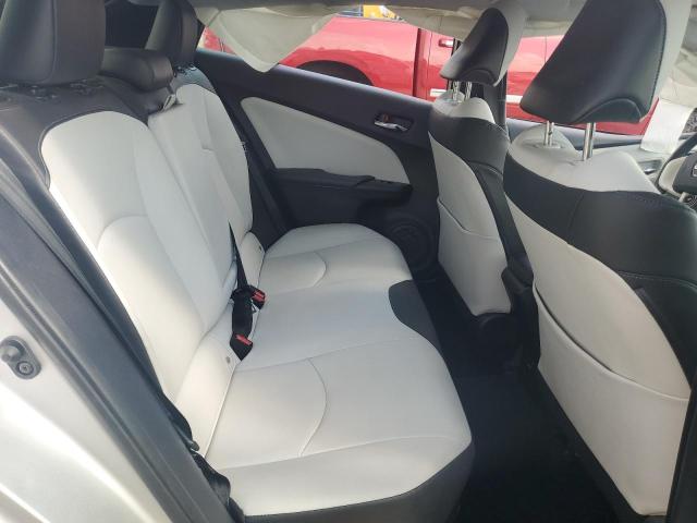 JTDKARFU7J3554673 - 2018 TOYOTA PRIUS SILVER photo 10