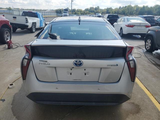 JTDKARFU7J3554673 - 2018 TOYOTA PRIUS SILVER photo 6