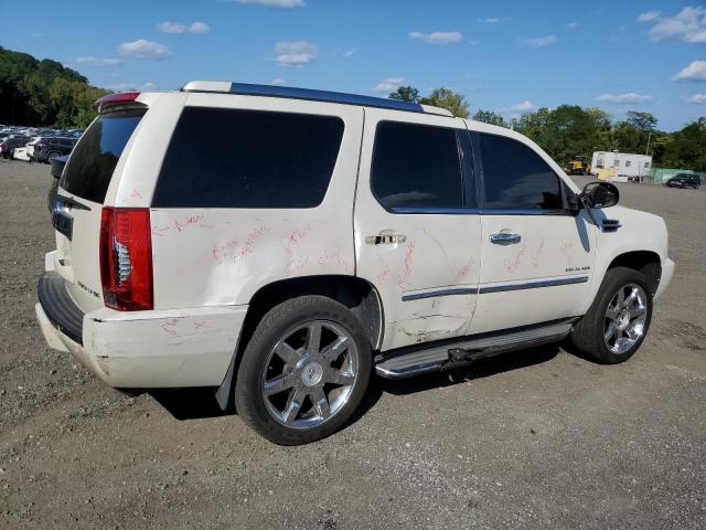 1GYS4BEFXBR147179 - 2011 CADILLAC ESCALADE LUXURY Білий фото 3