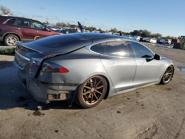 5YJSA1DP7DFP27601 - 2013 TESLA MODEL S ნაცრისფერი ფოტო 3