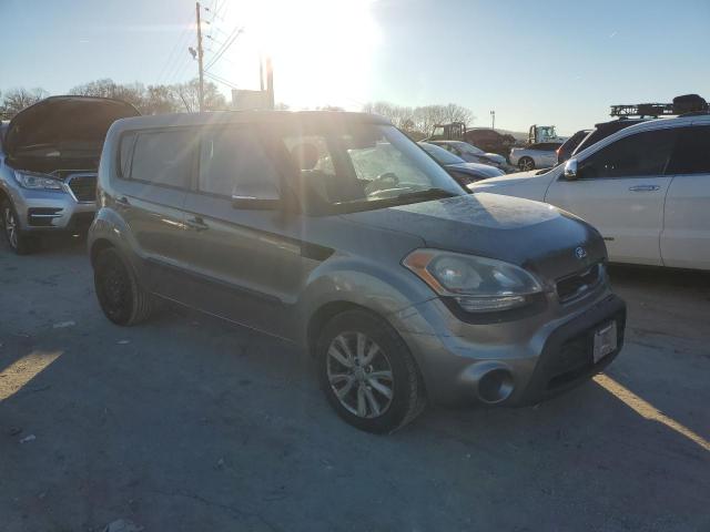 KNDJT2A69D7632972 - 2013 KIA SOUL + GRAY photo 4