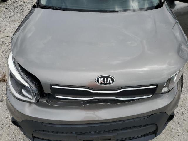 KNDJN2A21K7688103 - 2019 KIA SOUL GRAY photo 11
