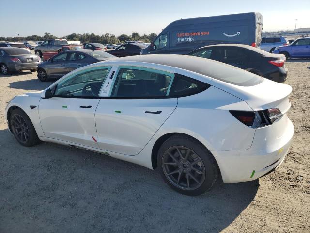 5YJ3E1EA9PF603269 - 2023 TESLA MODEL 3 Weiß Foto 2
