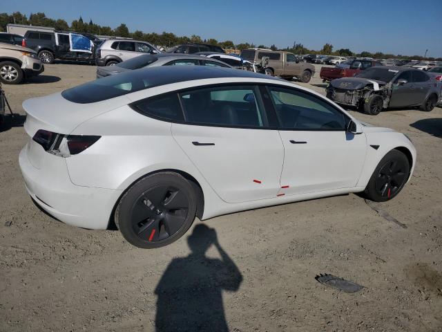 5YJ3E1EA9PF603269 - 2023 TESLA MODEL 3 Weiß Foto 3