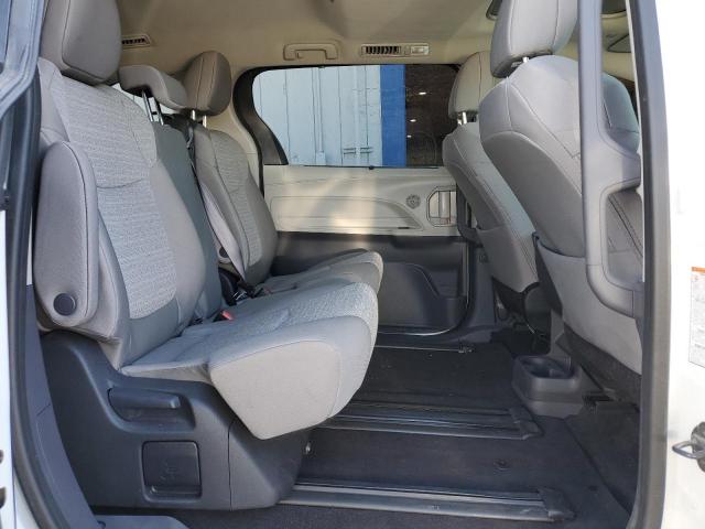 5TDBRKEC0RS211402 - 2024 TOYOTA SIENNA LE WHITE photo 11