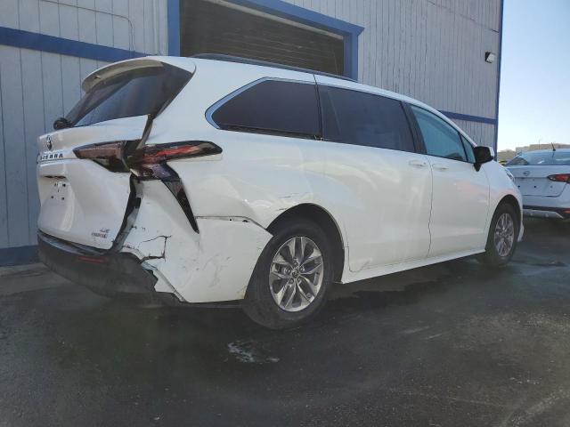 5TDBRKEC0RS211402 - 2024 TOYOTA SIENNA LE WHITE photo 3