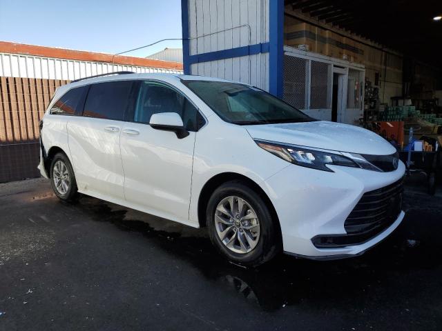 5TDBRKEC0RS211402 - 2024 TOYOTA SIENNA LE WHITE photo 4