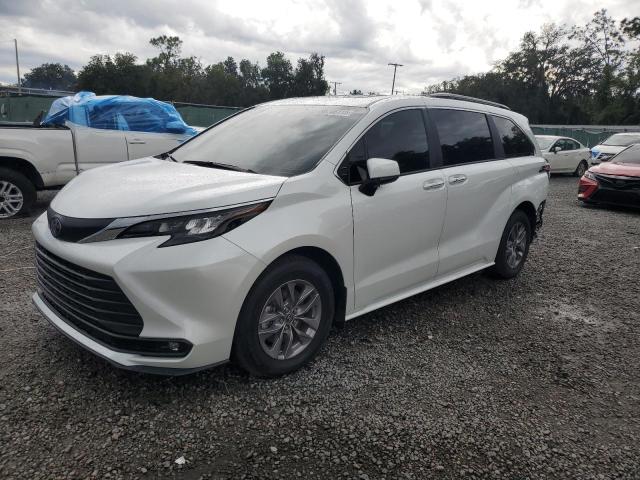 2025 TOYOTA SIENNA XLE, 