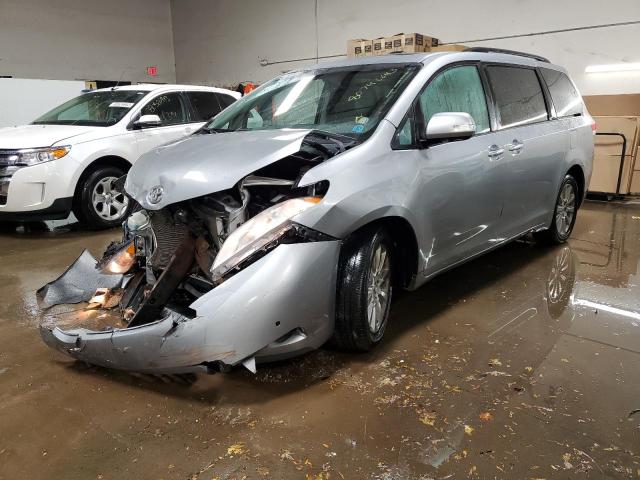 2013 TOYOTA SIENNA XLE, 