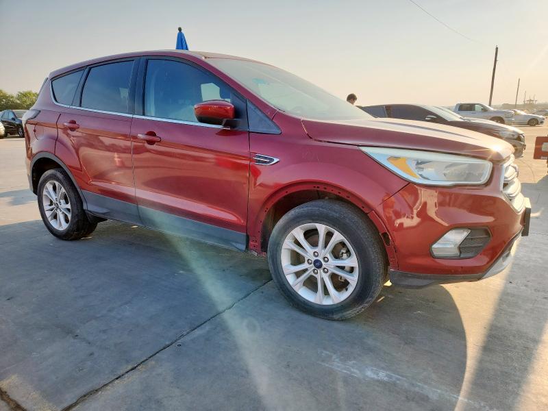 1FMCU0GD7HUA81251 - 2017 FORD ESCAPE SE RED photo 4