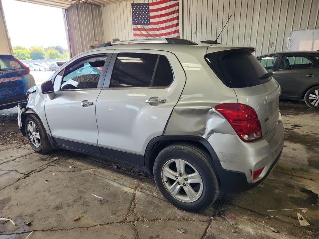 KL7CJLSB8KB892643 - 2019 CHEVROLET TRAX 1LT Argent photo 2