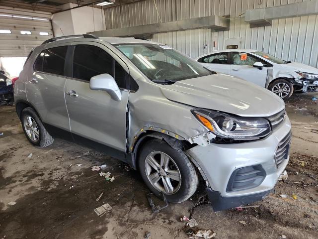 KL7CJLSB8KB892643 - 2019 CHEVROLET TRAX 1LT Argent photo 4