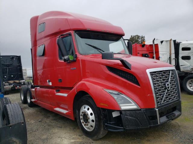 4V4NC9EH1KN903820 - 2019 VOLVO VN VNL RED photo 1