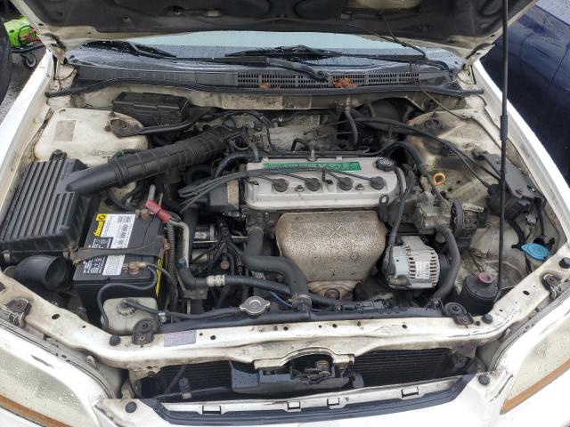 3HGCG6653YG700618 - 2000 HONDA ACCORD LX WHITE photo 11