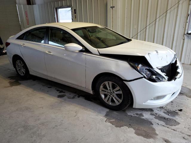 5NPEB4AC3DH799748 - 2013 HYUNDAI SONATA GLS WHITE photo 4