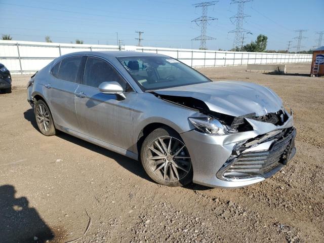 4T1F11AK1PU788363 - 2023 TOYOTA CAMRY XLE SILVER photo 4