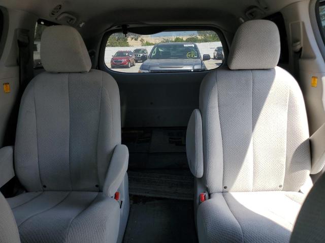 5TDJK3DC5DS054207 - 2013 TOYOTA SIENNA LE 银色 照片 10