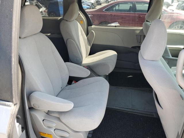 5TDJK3DC5DS054207 - 2013 TOYOTA SIENNA LE 银色 照片 11